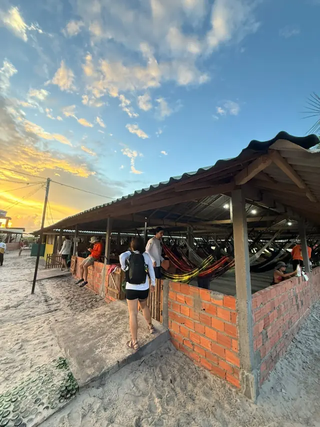 Redes armadas no ponto de apoio ao fim da tarde